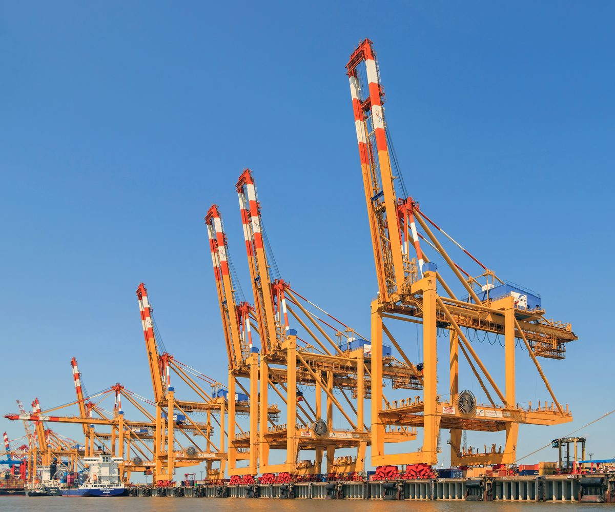 Container terminal traffic illustrating demurrage and detention charges during disruption