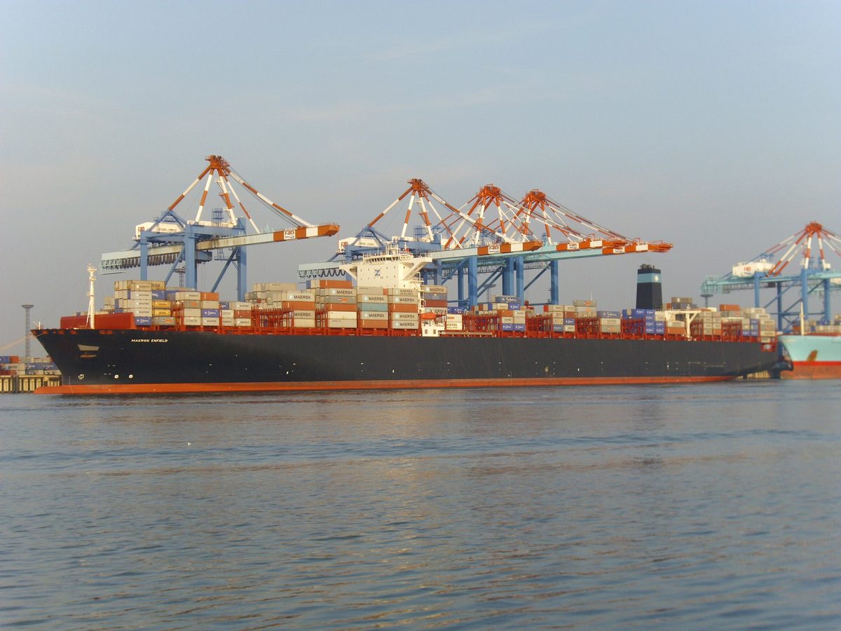 Port-side container ship operations reflecting voyage-level war risk insurance surcharge exposure